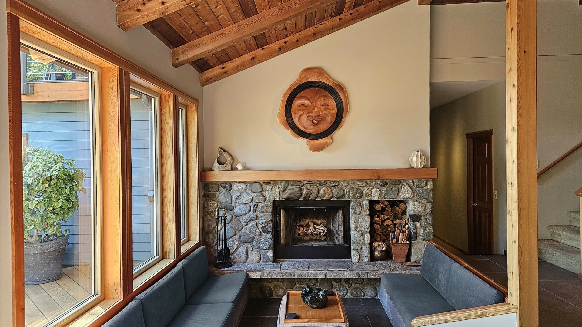 Snug Harbour Inn Lounge scaled